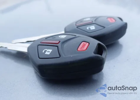 2016 Mitsubishi Outlander Es z USA, uszkodzony, nr VIN JA4AD2A32GZ044370